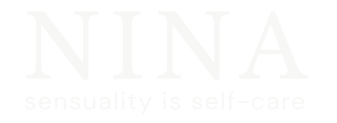 Logo Nina bianco ufficiale con payoff